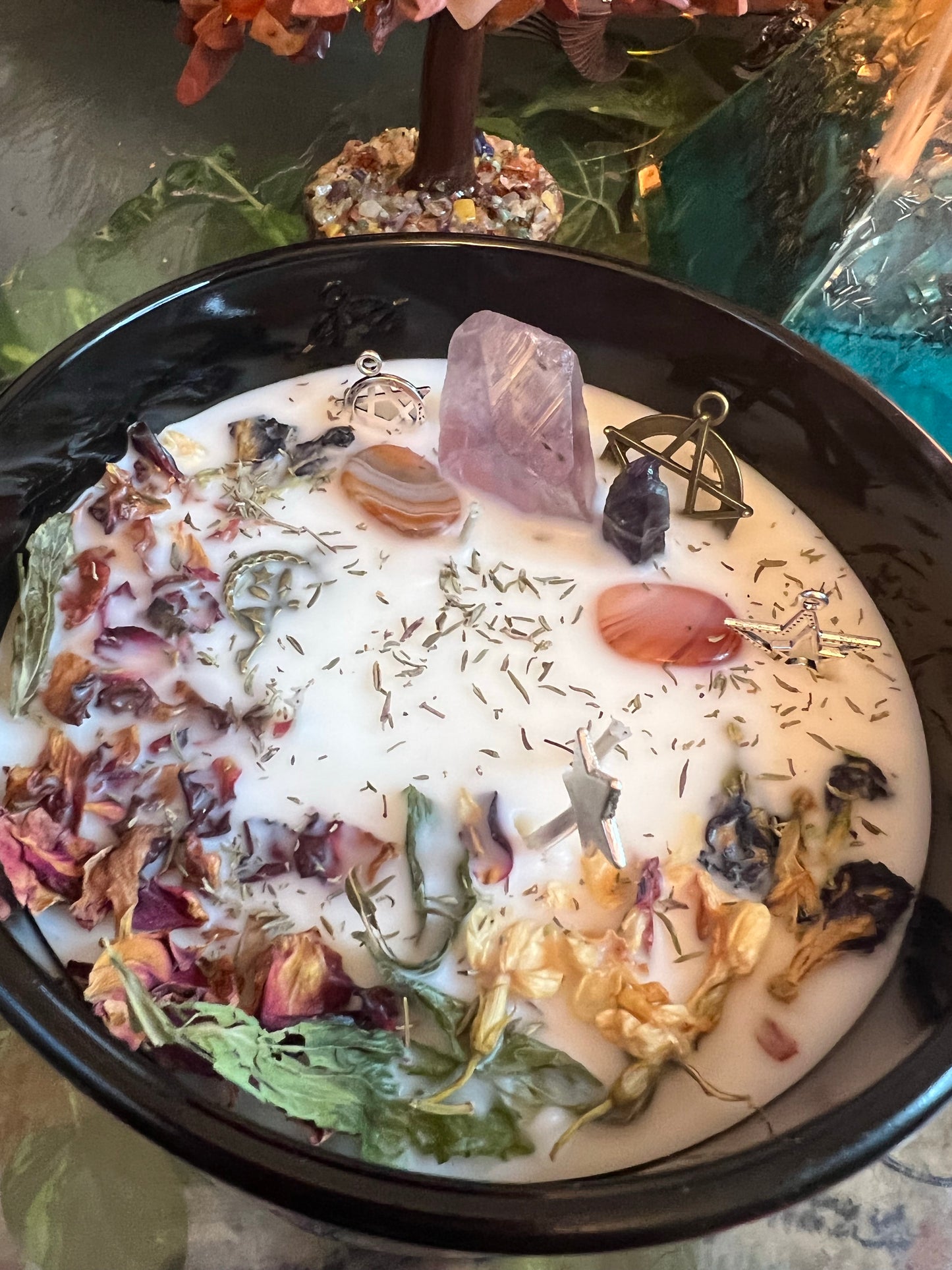 Dark Feminine Candle - Hoodoo Shadow Work & Power