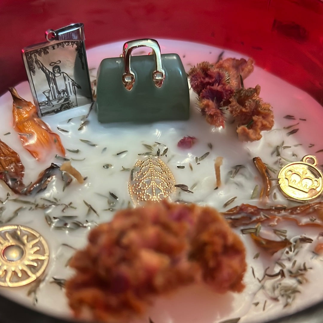 I'm That Gurl Candle - Hoodoo Confidence & Success